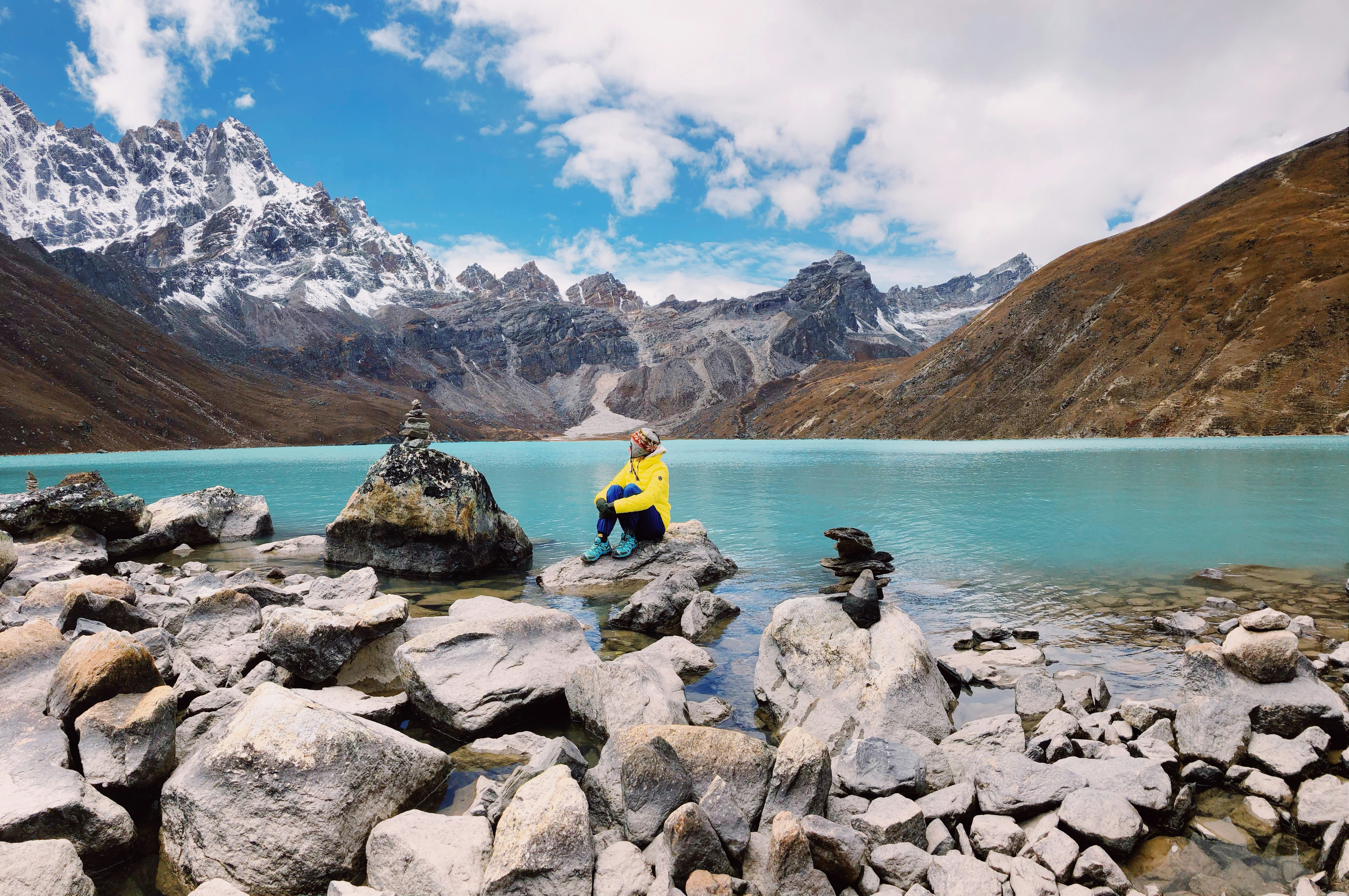 Witness the Majesty of Everest from Gokyo’s Pristine Lakes